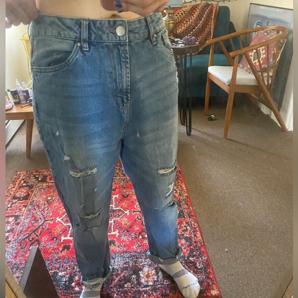 Women’s Distressed Jeans